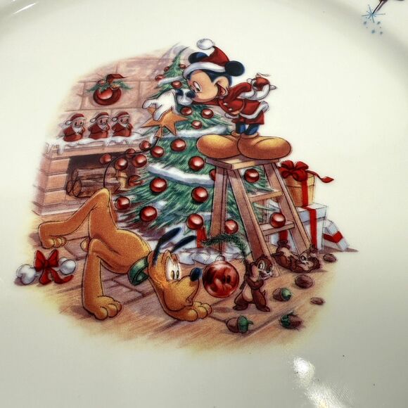 Disney Christmas Stefan Lindahl Fryklovern Mickey Pluto Plates  10 3/4" SIgned - Picture 2 of 6